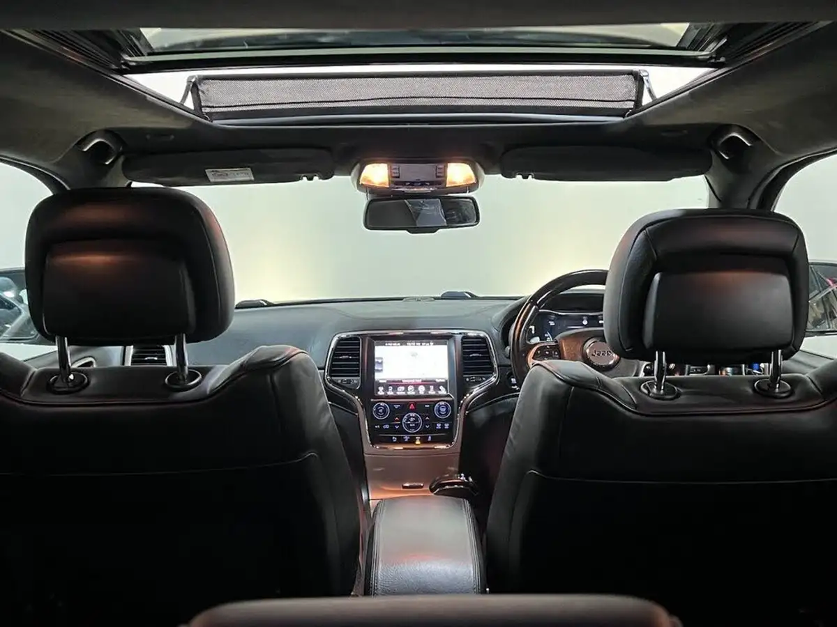 2015-jeep-grand-cherokee-30crd-summit-big-33