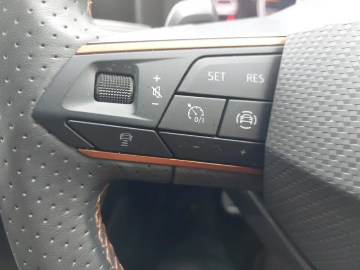 2019-lexus-is-300h-25-is-big-15