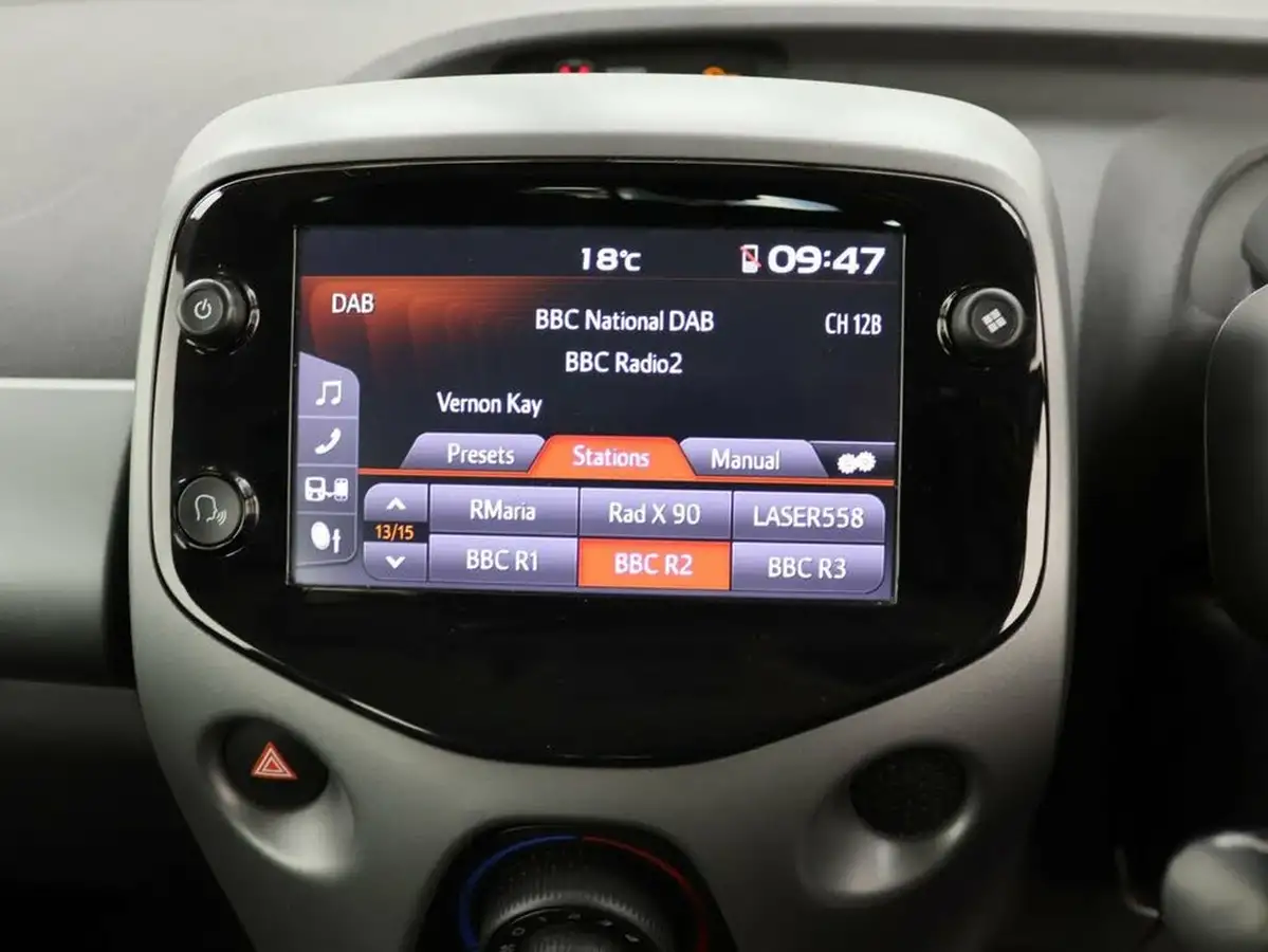 2021-toyota-aygo-10-vvt-i-x-play-tss-big-12