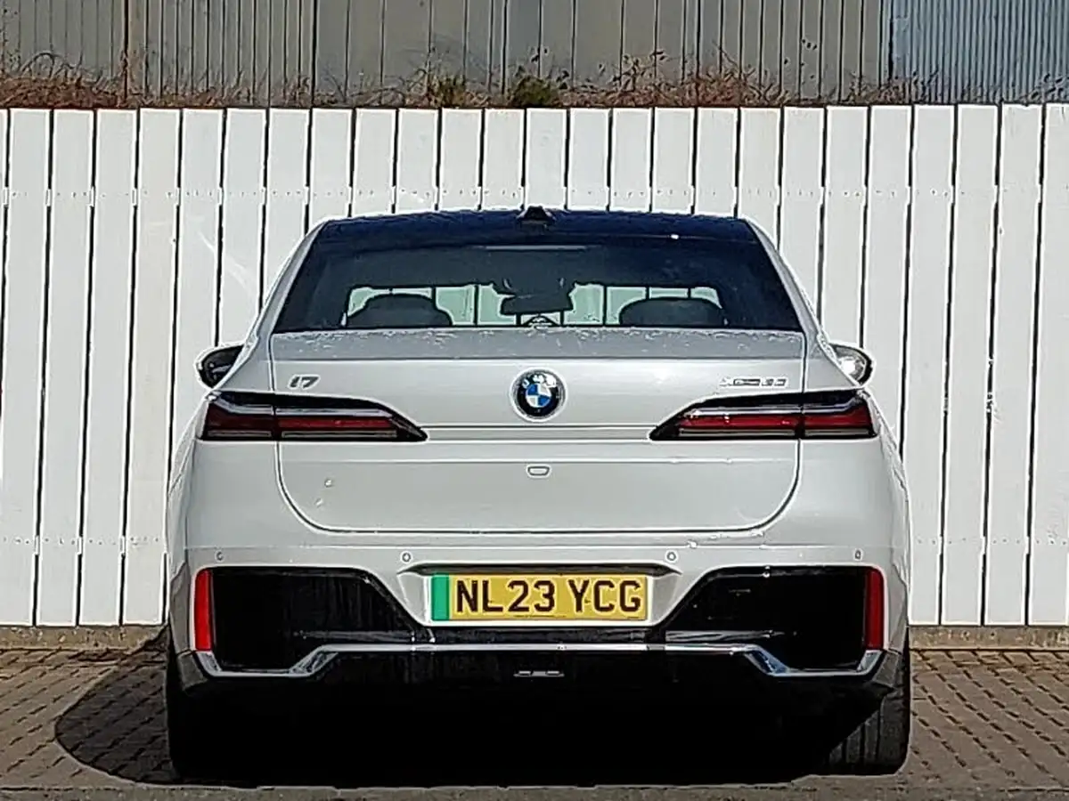 2023-bmw-7-series-e-i7-xdrive60-m-sport-big-14