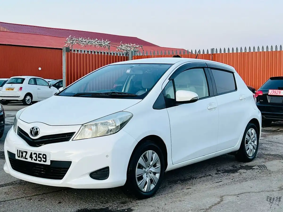 2011-toyota-yaris-big-5
