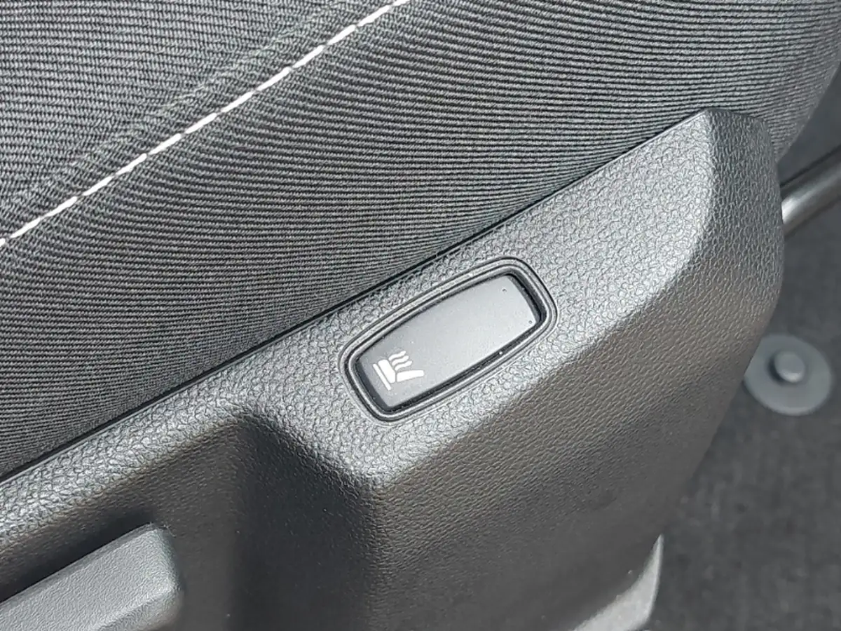 2022-citroen-c4-12-puretech-c-series-edition-big-14