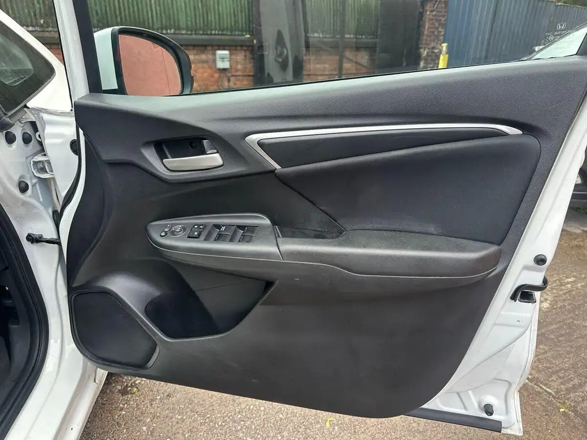 2016-honda-jazz-13-i-vtec-se-cvt-big-13