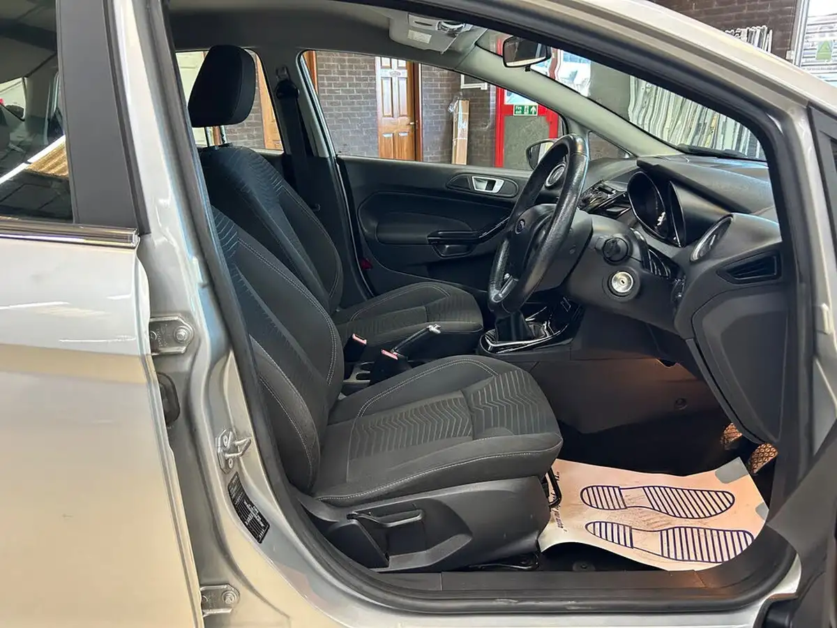 2014-ford-fiesta-10-zetec-100ps-ecoboost-ss-5d-big-10