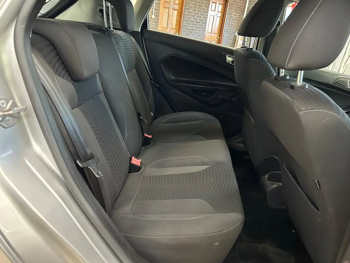 2014-ford-fiesta-10-zetec-100ps-ecoboost-ss-5d-big-14
