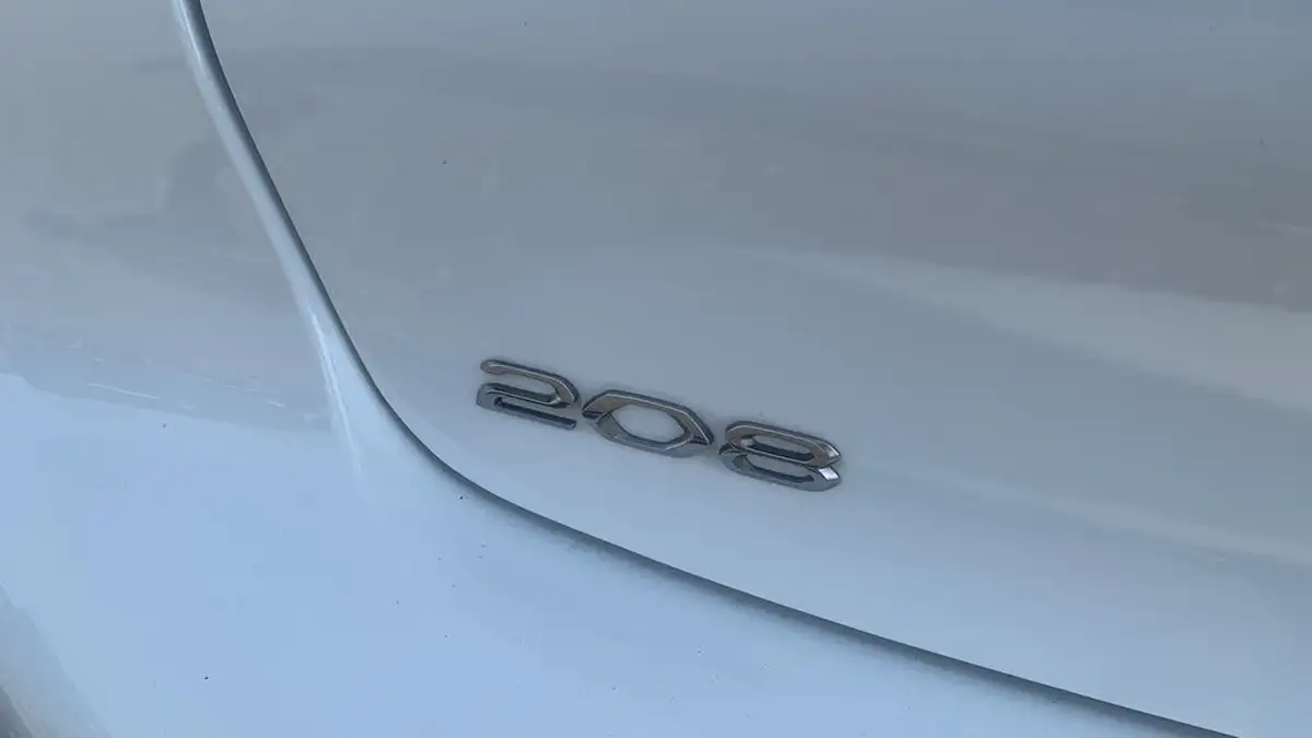 2023-peugeot-208-12-puretech-allure-premium-100ps-big-43