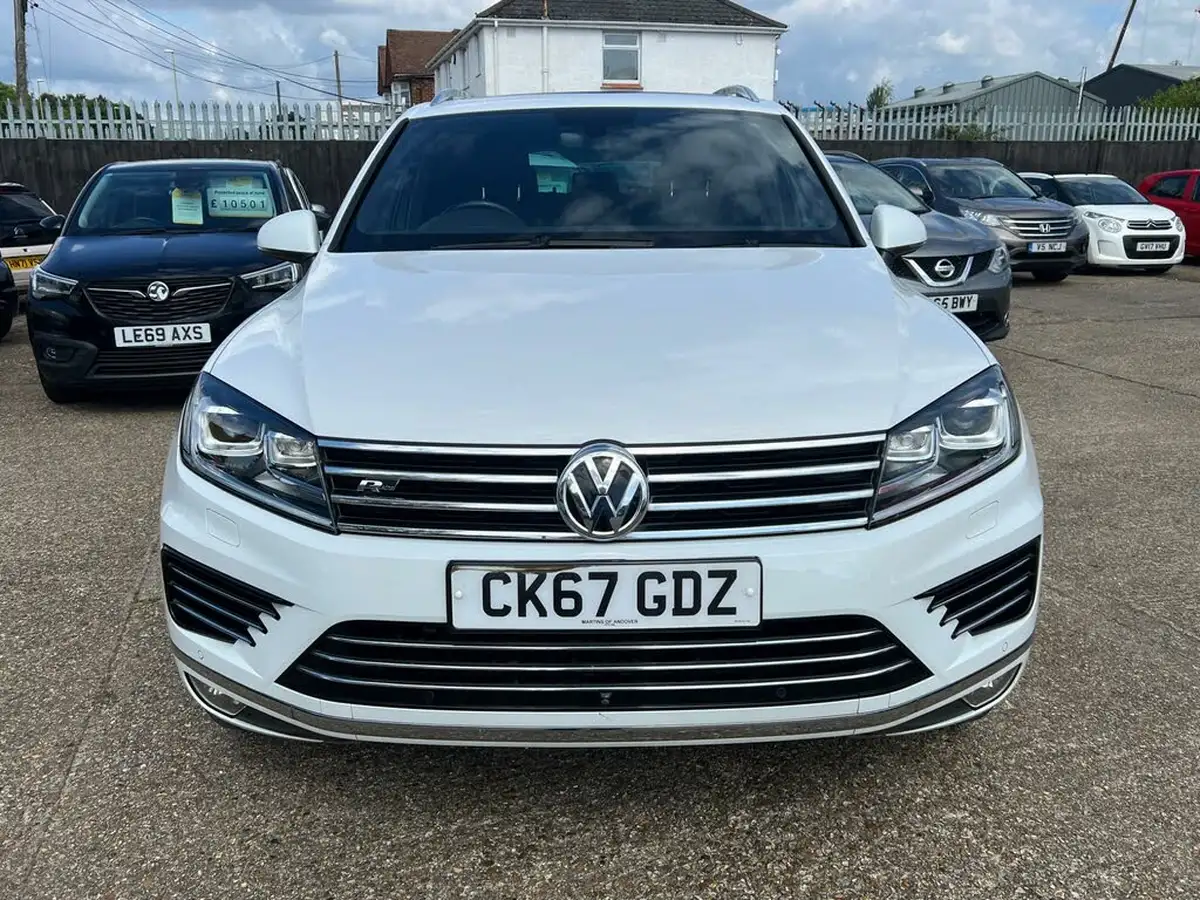 2017-volkswagen-touareg-30tdi-r-line-plus-262ps-ss-2967cc-big-1