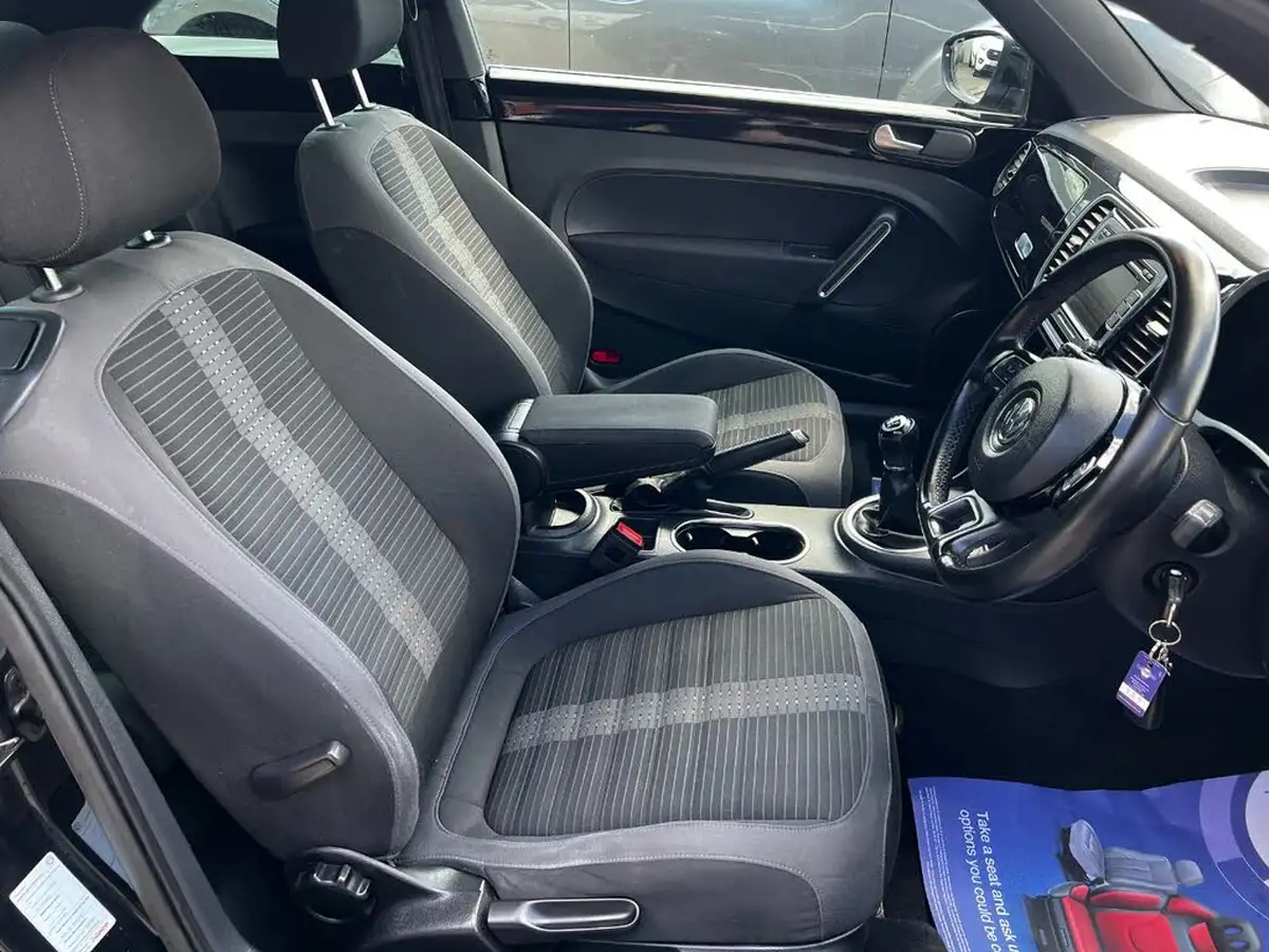 2013-volkswagen-beetle-20tdi-sport-hatchback-3d-big-11