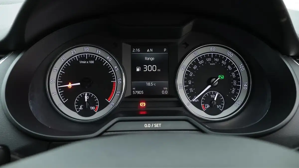 2019-skoda-octavia-20tdi-se-l-estate-dsg-big-10
