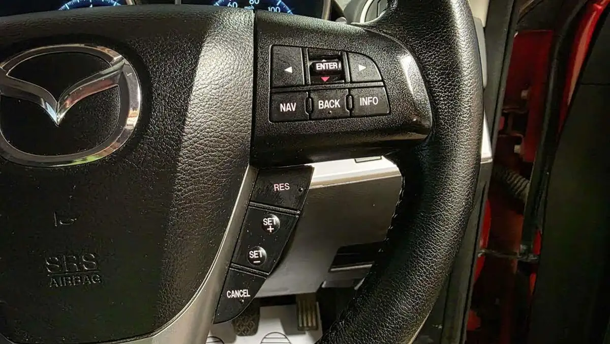 2012-mazda-mazda3-20-sport-navleather-big-21