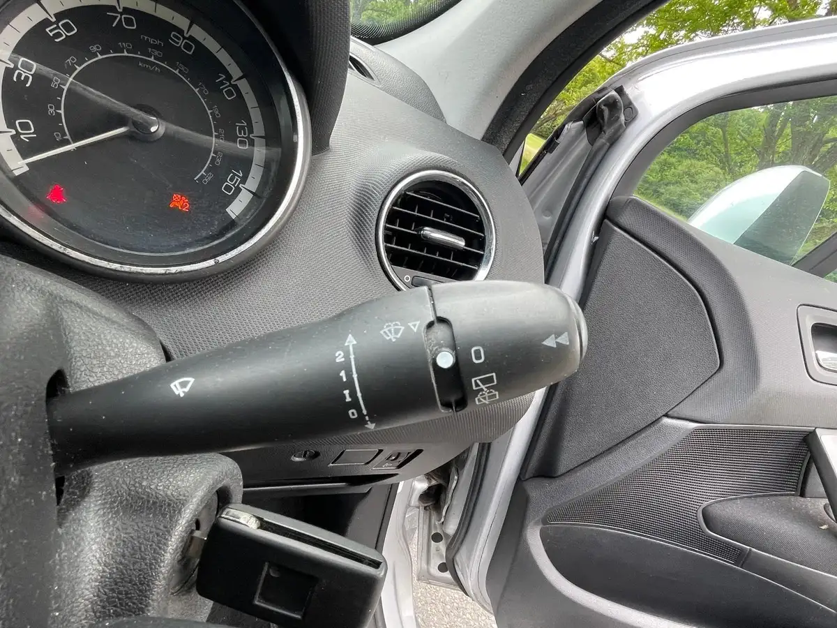 2011-peugeot-308-16-s-vti-auto-big-17