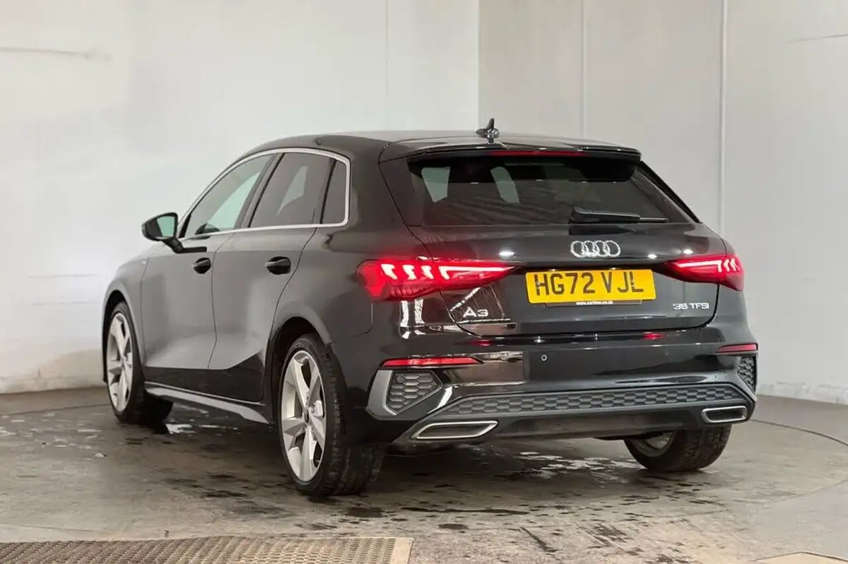 2023-audi-a3-15-35-tfsi-s-line-sportback-5d-big-14