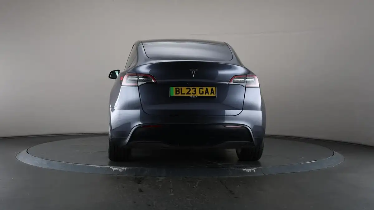 2023-tesla-model-y-e-rwd-big-34