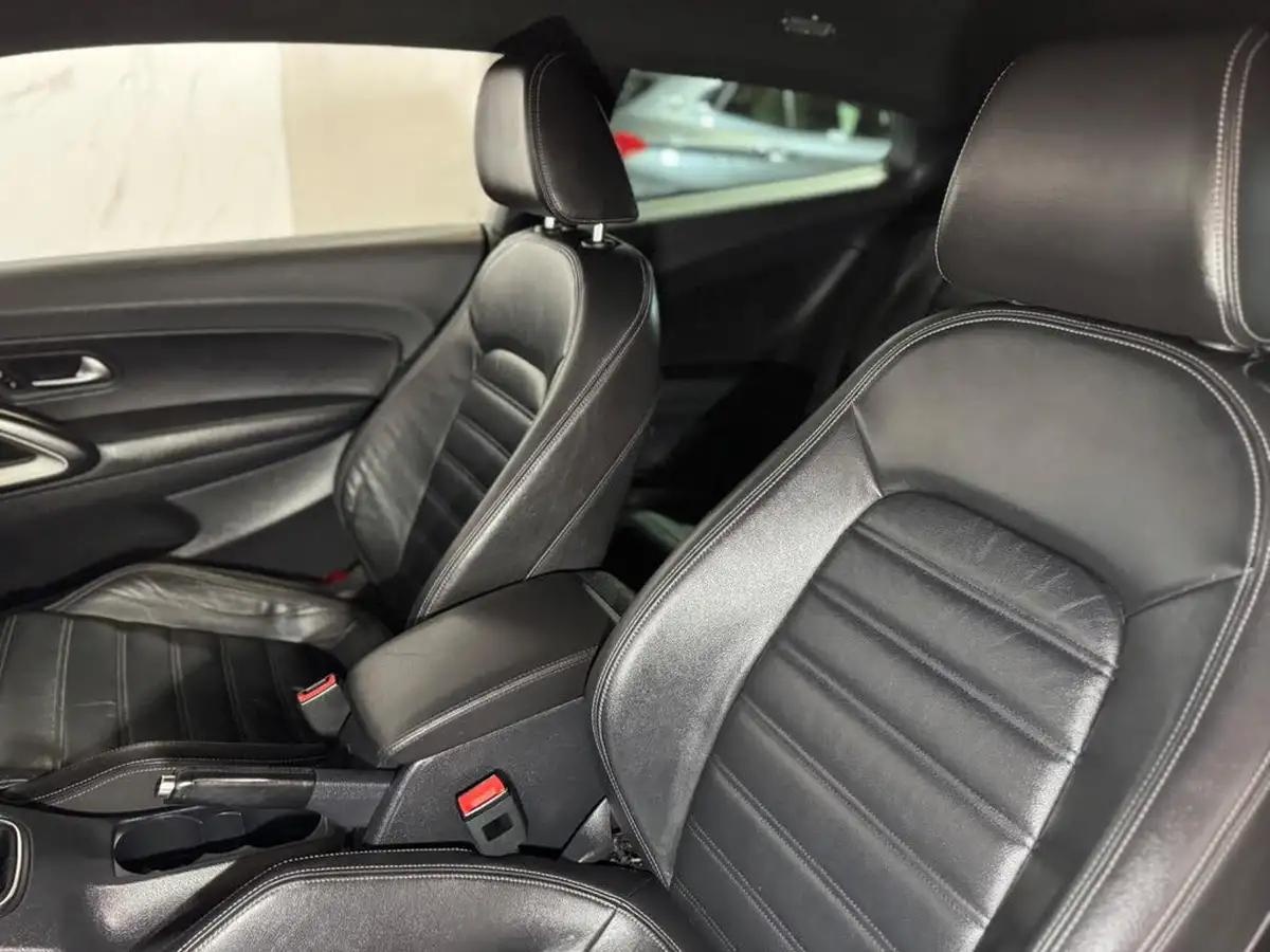 2013-volkswagen-scirocco-20tdi-gt-big-17