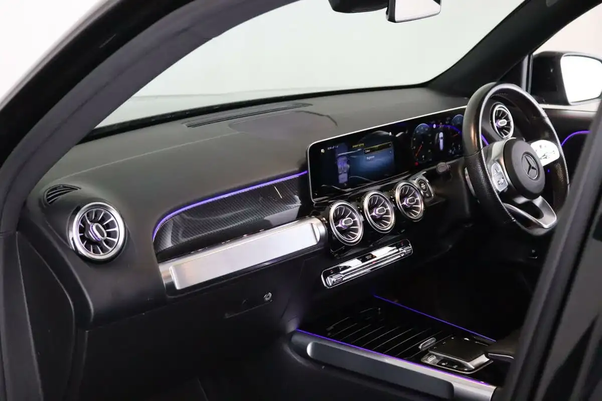 2020-mercedes-benz-glb-class-20d-glb200d-amg-line-premium-4matic-big-10
