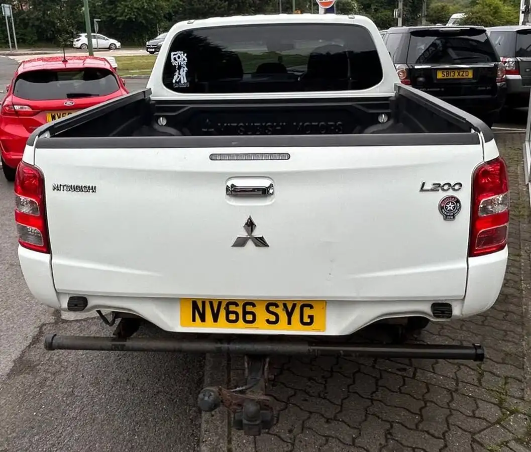 2017-mitsubishi-l200-24di-d-titan-big-4