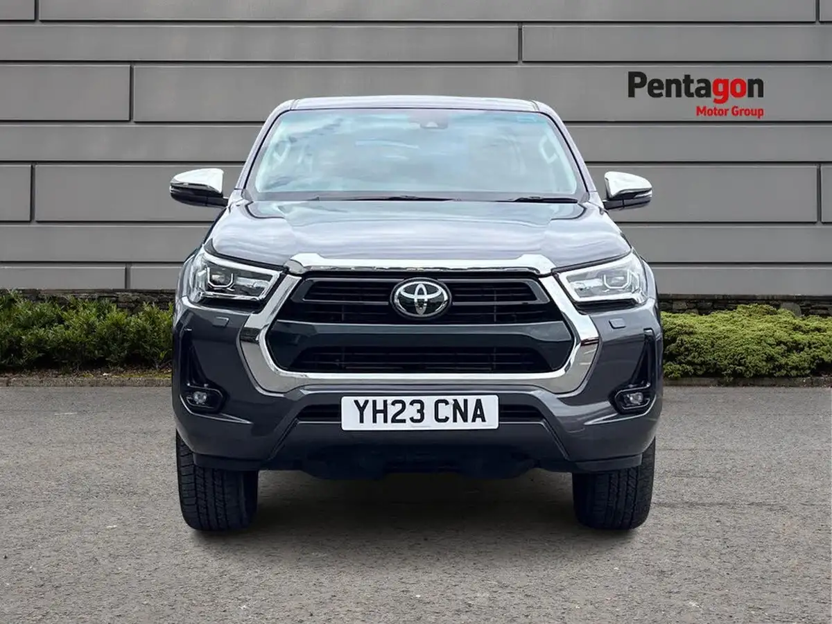 2023-toyota-hi-lux-28d-4d-invincible-2754cc-auto-big-15