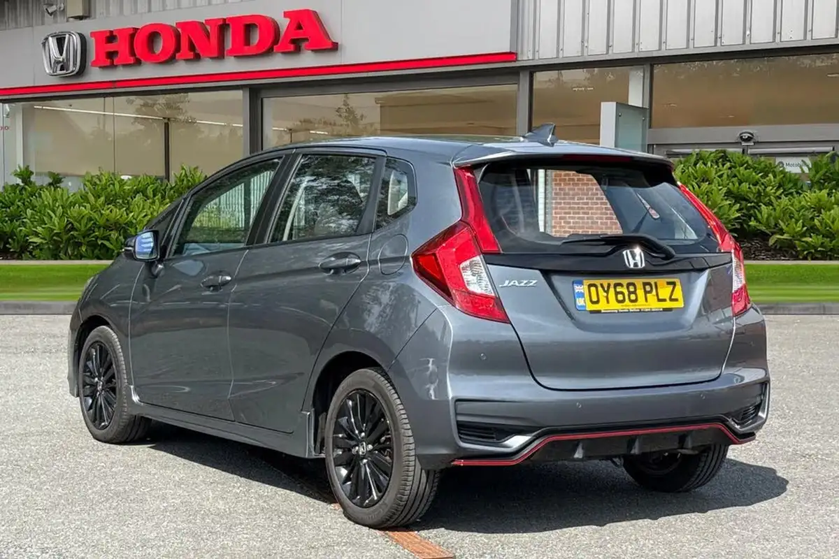 2018-honda-jazz-15-i-vtec-sport-navi-cvt-big-1