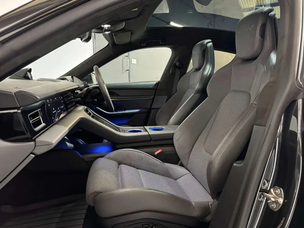 2020-porsche-taycan-e-turbo-s-big-19