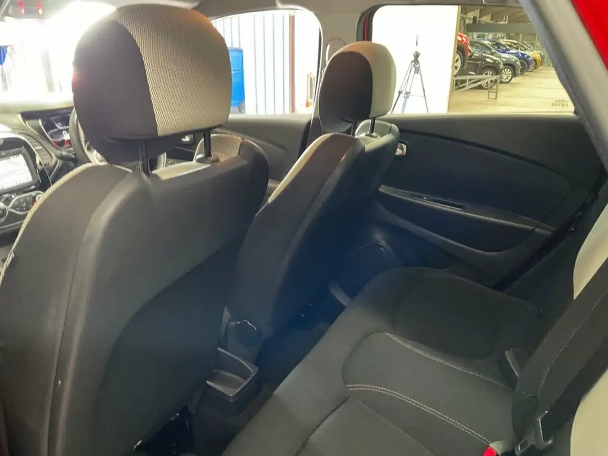 2019-renault-captur-09-tce-iconic-big-28