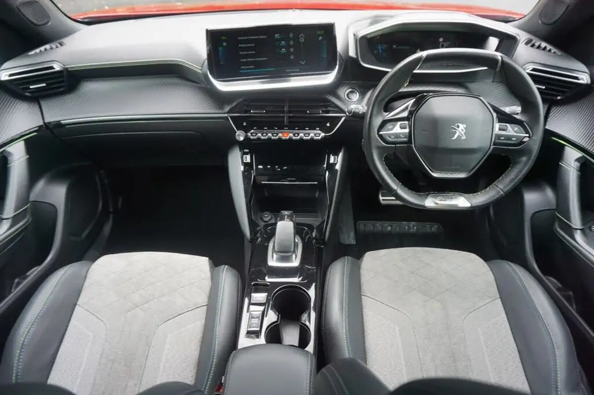 2021-peugeot-2008-suv-e-gt-premium-big-12