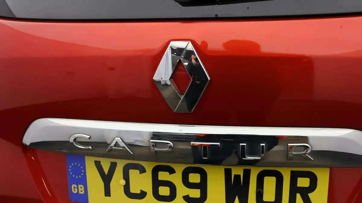 2019-renault-captur-09-tce-gt-line-big-19