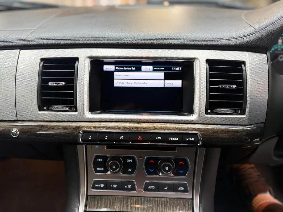2015-jaguar-xf-30td-r-sport-saloon-4d-big-16