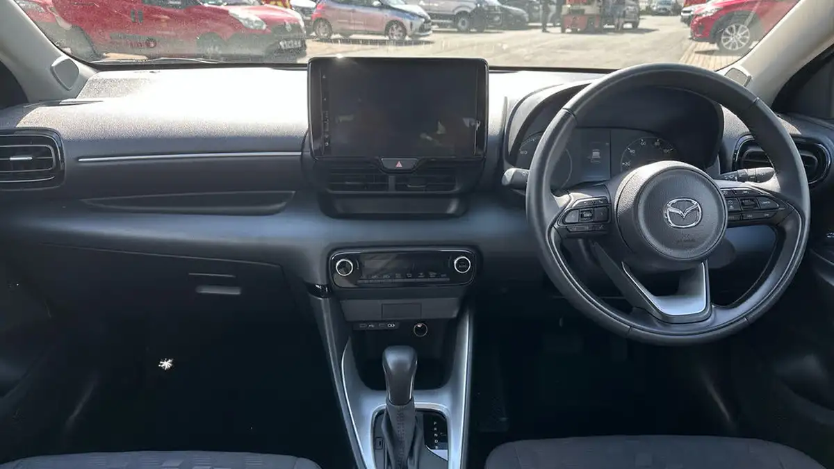 2024-mazda-mazda2-15-centre-line-big-10