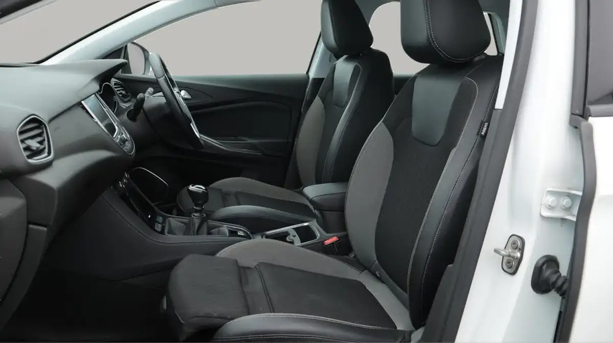 2019-vauxhall-grandland-x-12-sport-nav-big-14