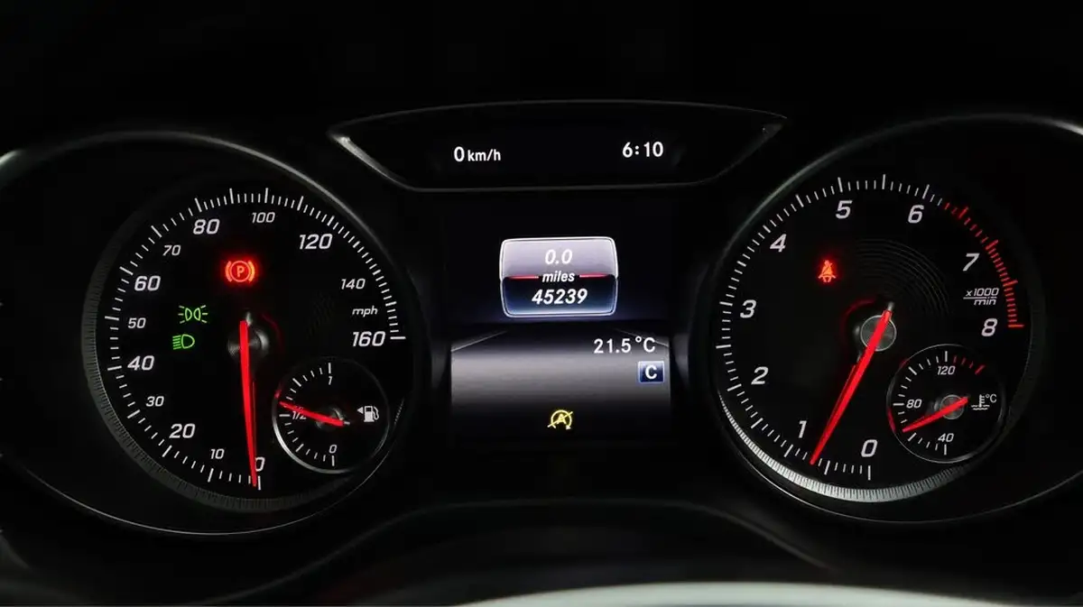 2018-mercedes-benz-cla-16-cla-180-amg-line-edition-coupe-4d-big-13