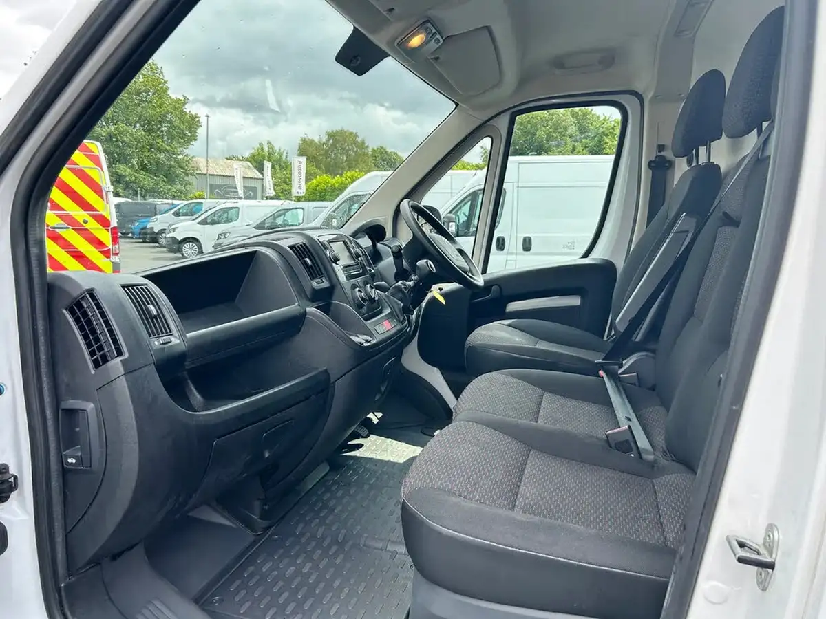 2022-citroen-relay-22bluehdi-35-l3h2-enterprise-panel-big-10