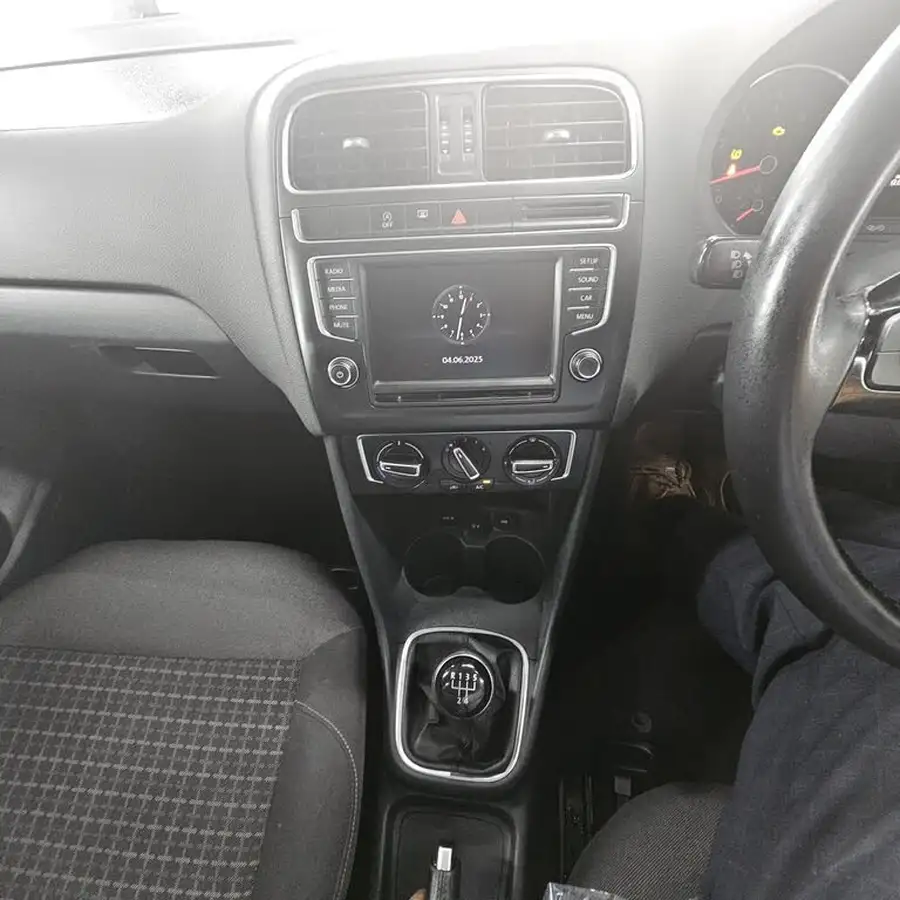 2015-volkswagen-polo-12-tsi-se-5d-big-9