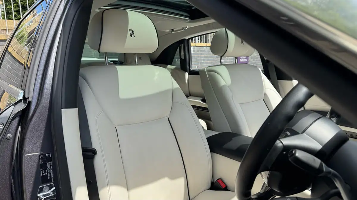 2016-rolls-royce-ghost-66-ewb-big-21