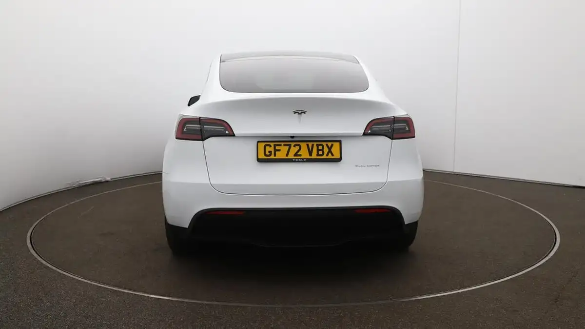 2022-tesla-model-y-e-long-range-big-59