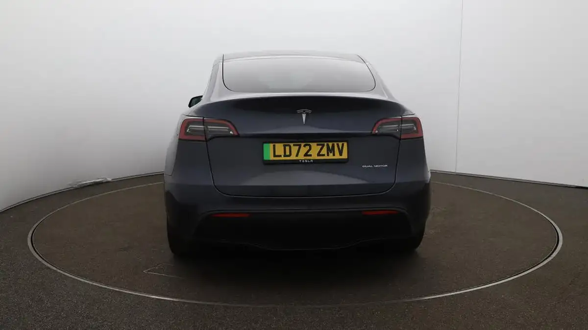 2022-tesla-model-y-e-long-range-big-59