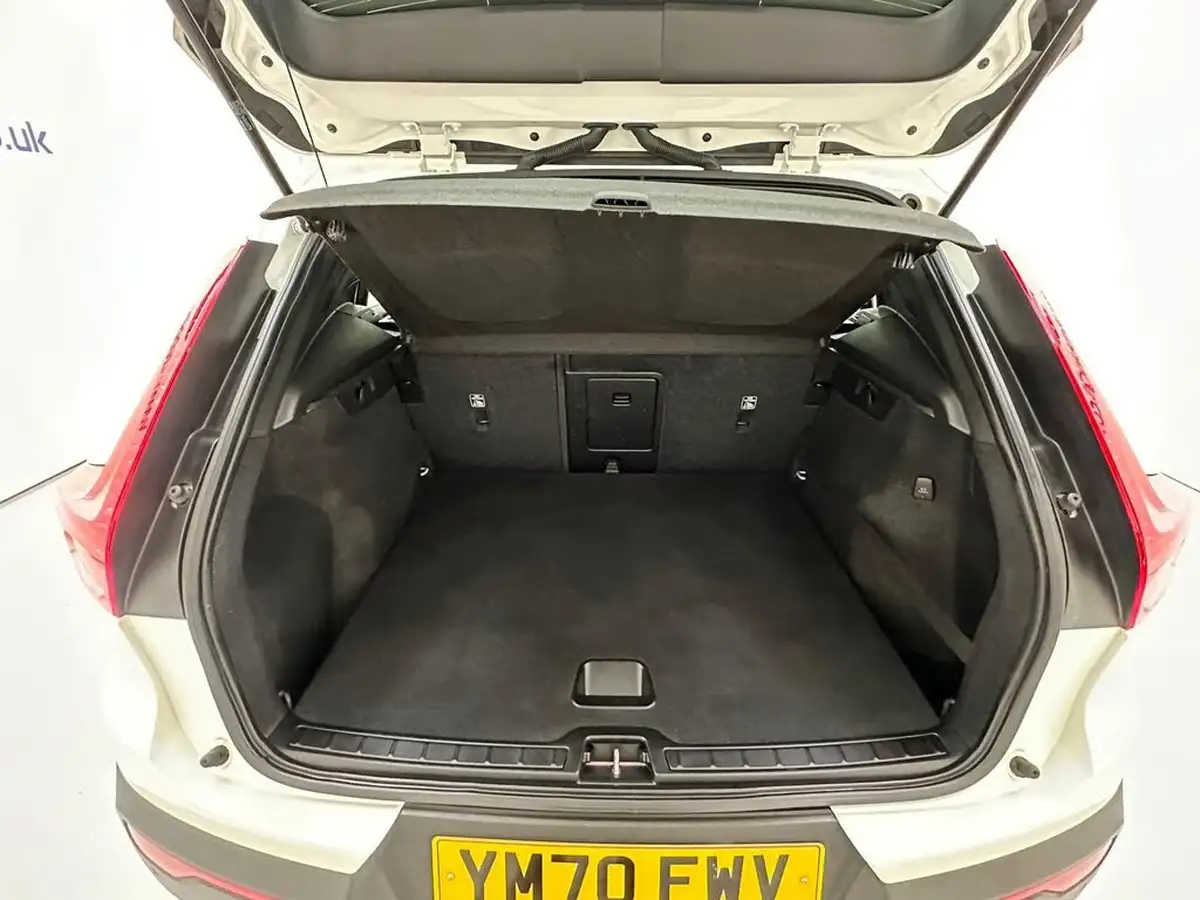 2020-volvo-xc40-20td-d3-momentum-geartronic-big-25