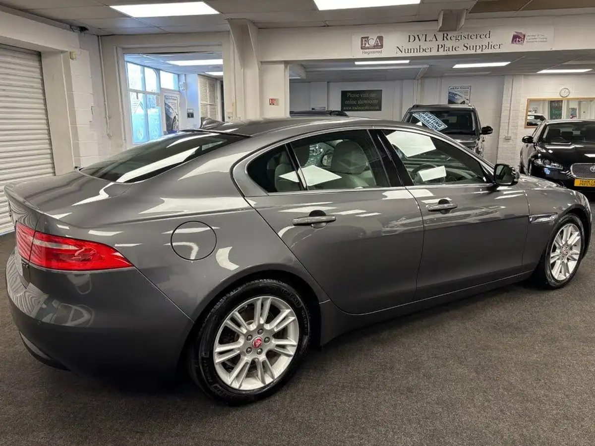 2016-jaguar-xe-20d-prestige-180ps-auto-big-15