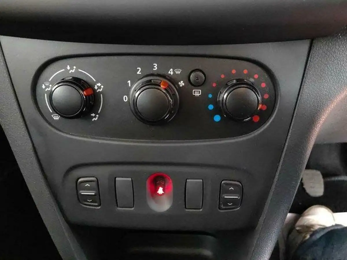2016-dacia-sandero-12-ambiance-big-24