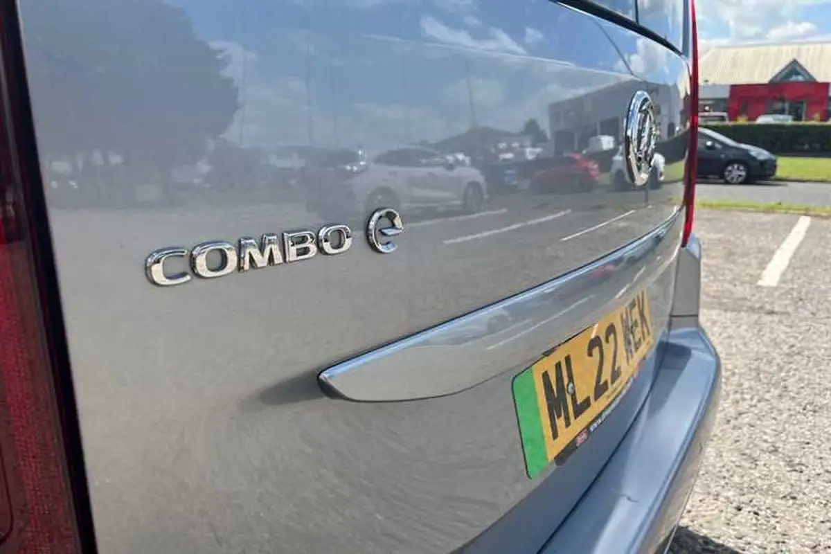 2022-vauxhall-combo-life-e-se-big-29