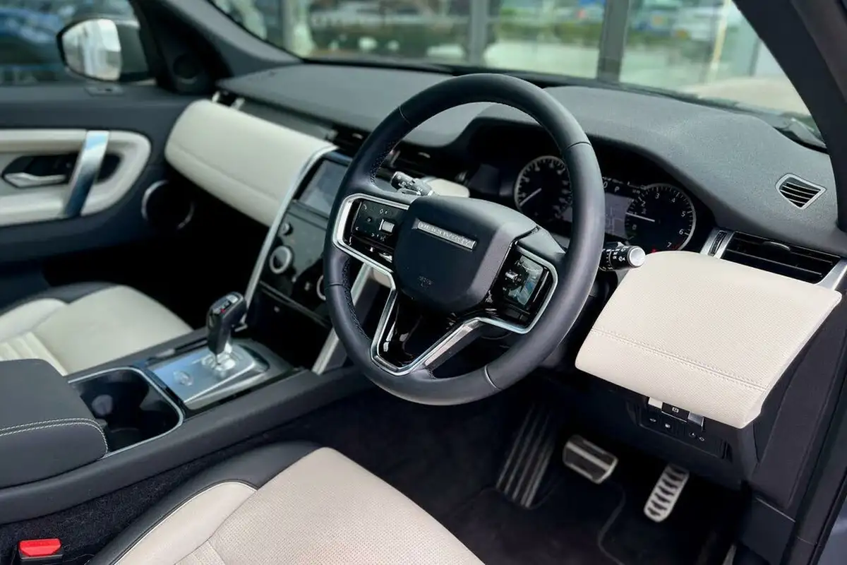 2022-land-rover-discovery-sport-15-p300e-r-dynamic-se-big-39