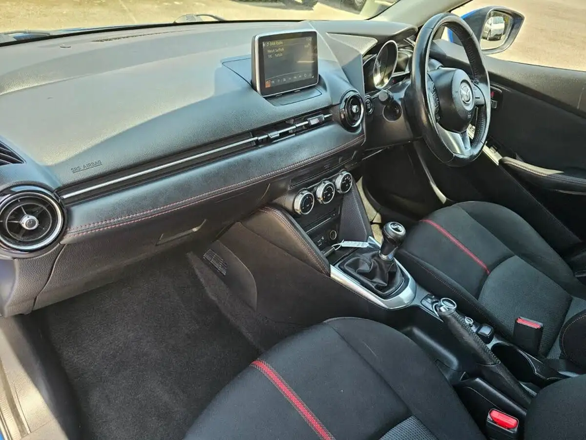 2016-mazda-mazda2-15-sport-nav-90ps-big-22