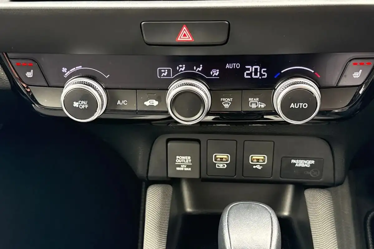2021-honda-jazz-15-i-mmd-crosstar-ex-109ps-two-tone-big-13