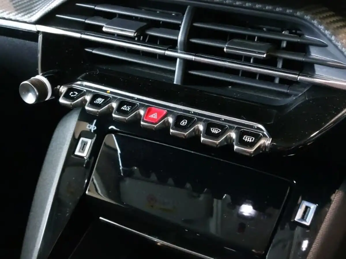 2022-peugeot-2008-suv-12-puretech-allure-premium-130bhp-big-14