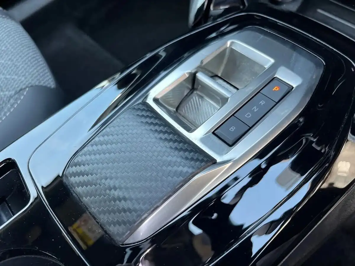 2024-peugeot-2008-suv-e-allure-136ps-50kwh-big-36