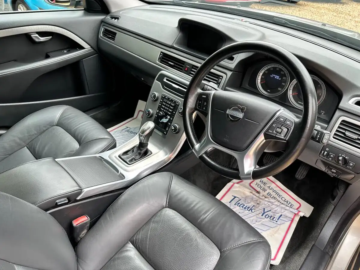 2013-volvo-xc70-24td-d5-se-lux-215bhp-ss-geartronic-big-10