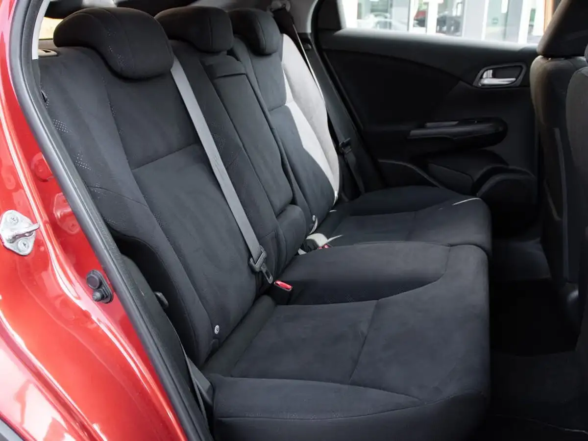2014-honda-civic-18-se-plus-hatchback-auto-big-30