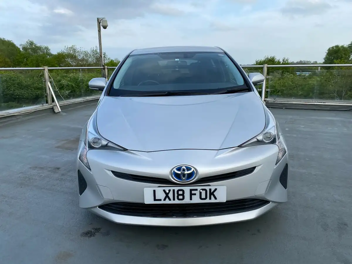 2018-toyota-prius-hybrid-big-3