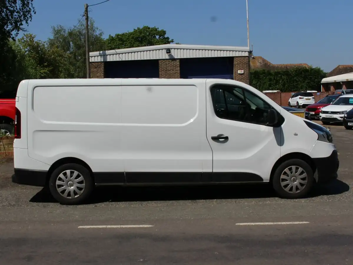2021-renault-trafic-20dci-ll30-energy-120-business-panel-big-24