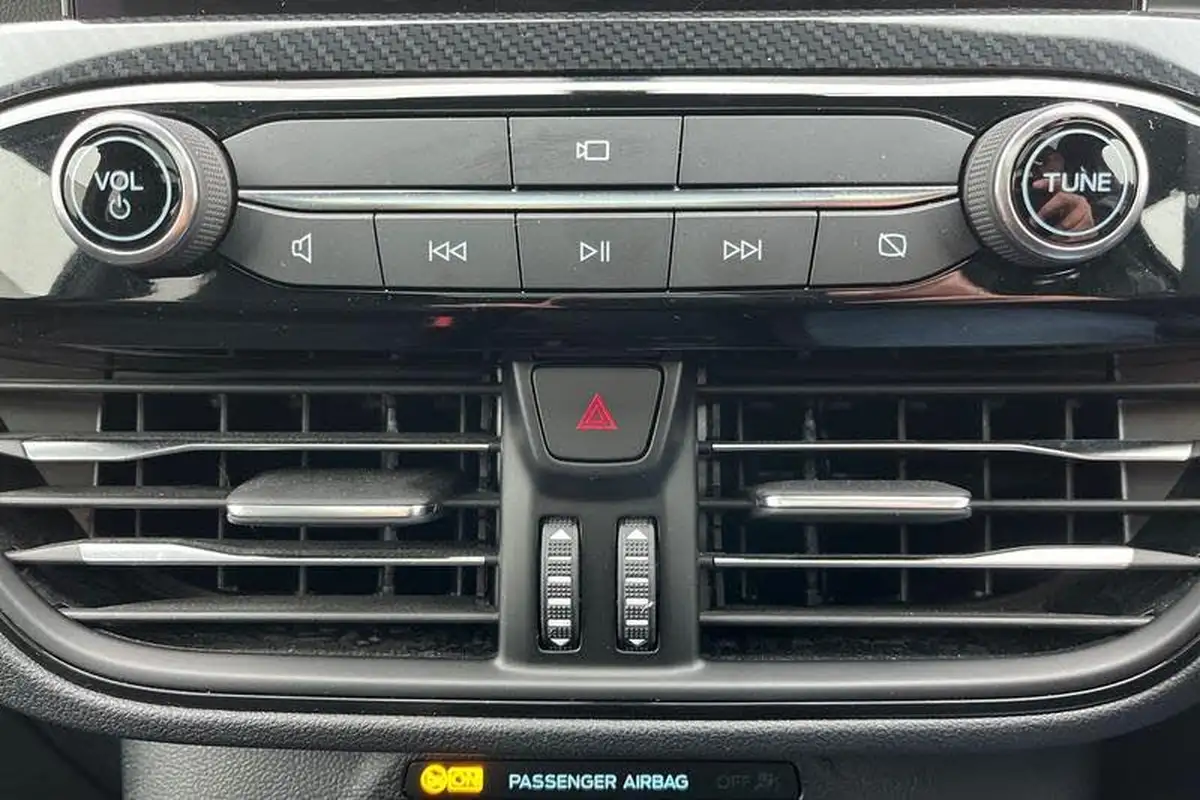 2023-ford-kuga-big-32