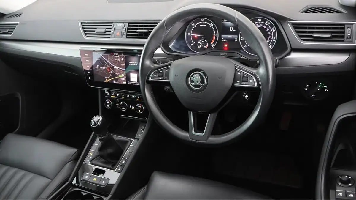 2019-skoda-superb-20tdi-se-l-executive-150ps-hatchback-big-8